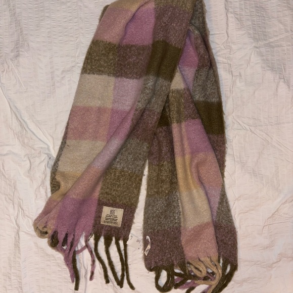 Urban Outfitters BDG Plaid Scarf in Lavander and Herb - Picture 1 of 6